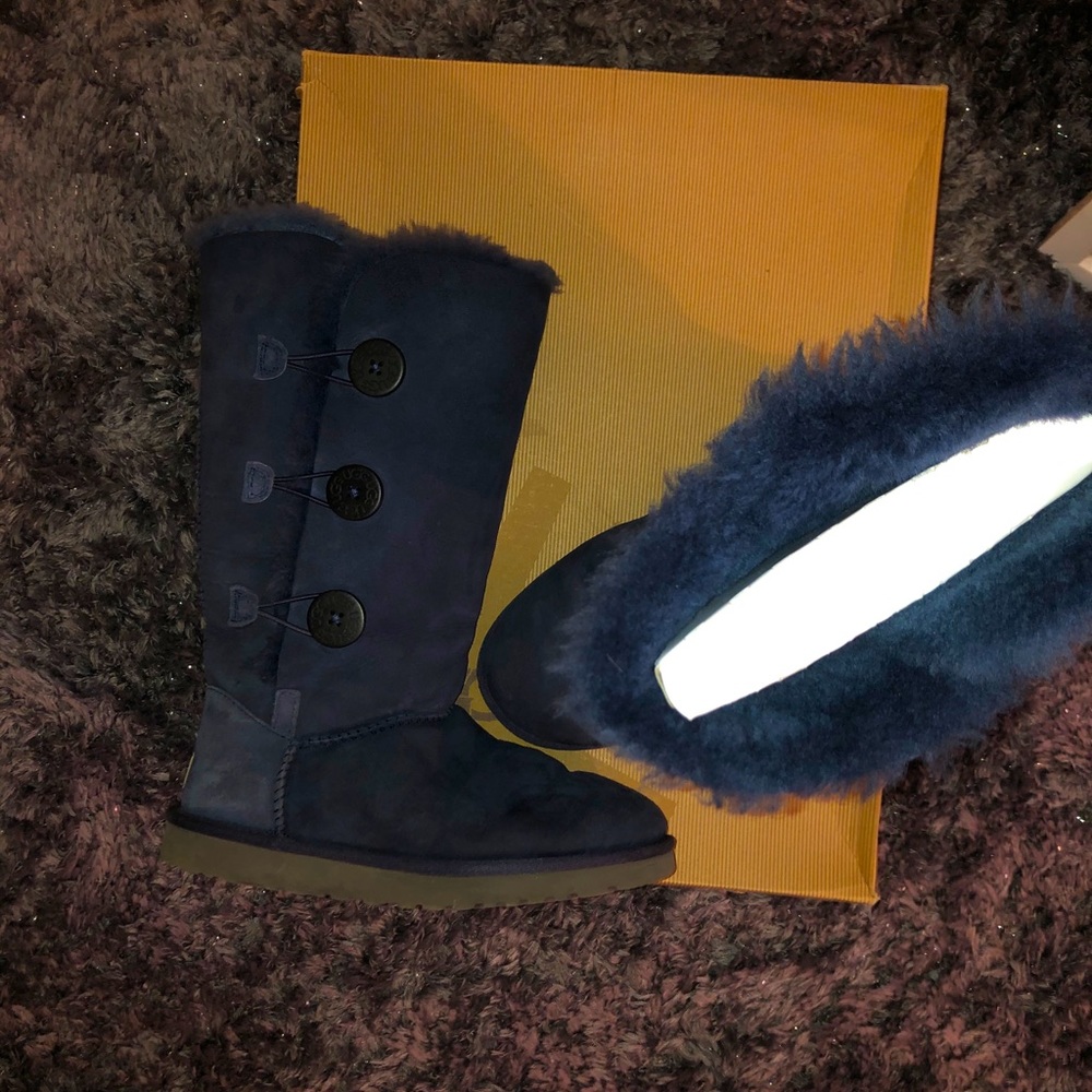 Navy blue Tall size 7 UGG